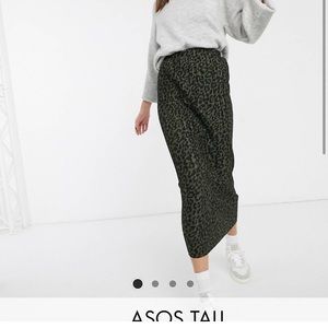 ASOS DESIGN Tall plisse column midi skirt in green
leopard print